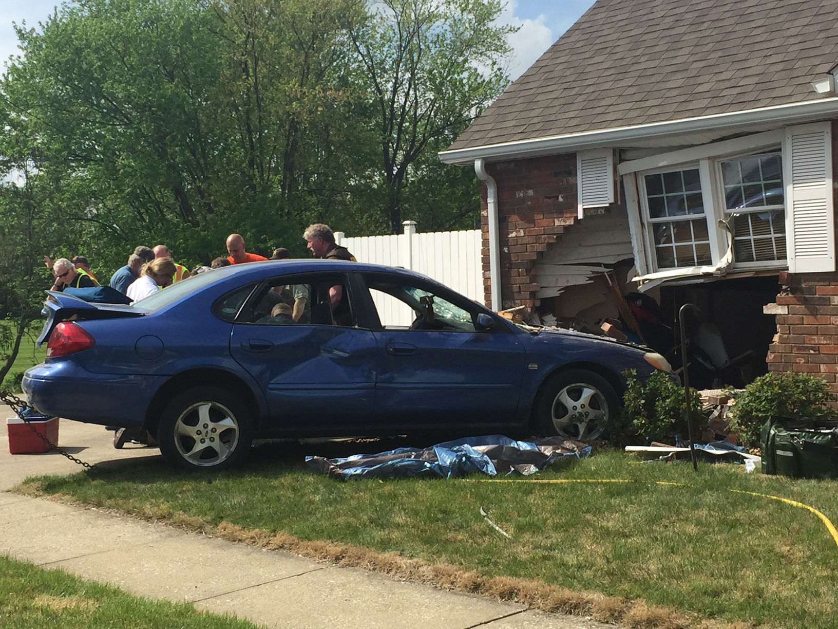Car slams house in Oakland City